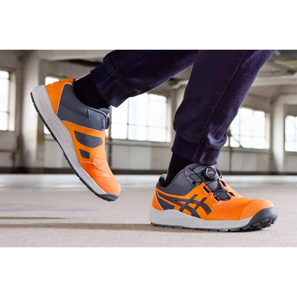 ASICS ウィンジョブ CP228 BOA 2E相当の着用イメージとスマートなシルエット