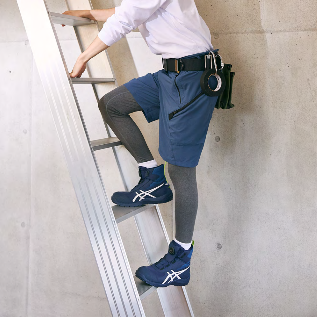 ASICS ウィンジョブ CP224 TS BOA 2E相当の着用イメージとスタイリッシュな足元