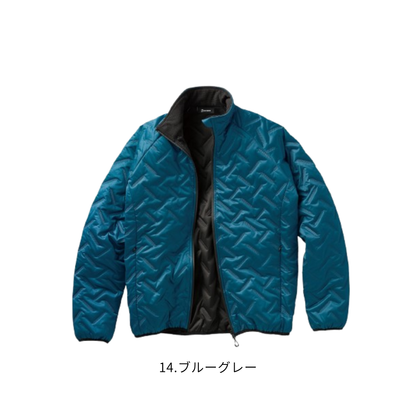 クロダルマ 54387 防風中綿ストレッチジャケット 14.ブルーグレーの正面商品画像。立体的なキルティングデザインとブラックの裏地が特徴。防風性・ストレッチ性・保温性を備えた軽量な秋冬用防寒作業服。建設現場・物流倉庫・配送業・屋外作業など寒い季節の仕事着におすすめ